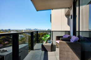 Maribyrnong Marvel Charm with Cityscape Bliss
